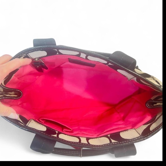 COACH Signature Daisy Signature Large Tote - 2017 Style F148782 w/ 2 Hangtags - Picture 4 of 11